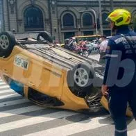 Choque de 3 carros dejó 2 personas heridas en San Juan con Carabobo