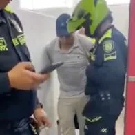 Sorprenden a hombre que habría grabado en el baño de mujeres de supermercado en Risaralda