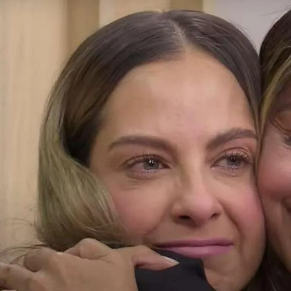 Foto de Laura Acuña y Cristina Estupiñán, en nota de que la presentadora lloró en cámara por dura despedida en La sala de Laura Acuña (video)