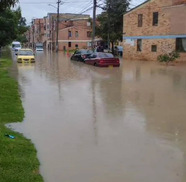Lluvias e inundaciones en Bogotá: carros y viviendas en Bosa quedaron con daños