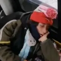 Hombre se durmió en bus de Transmilenio portando un arma en la mano