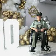 Con el uniforme bien puesto, agente de Policía en Cali celebró su cumpleaños N° 100