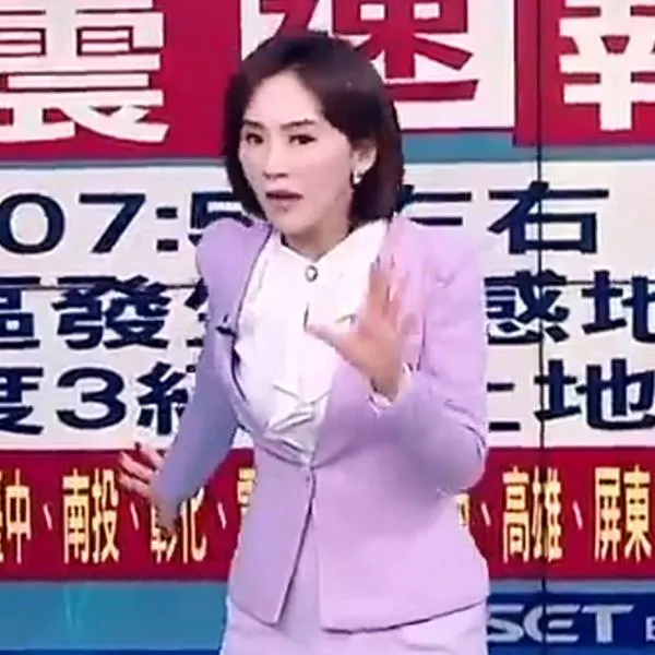 Terremoto en Taiwán que casi tumba a periodista de TV.
