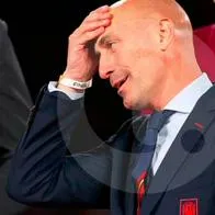 A Luis Rubiales le bloquearon sus cuentas y le embargaron un lujoso carro