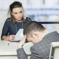 Foto de entrevista laboral, en nota de qué debe evitar decir en entrevista de trabajo.