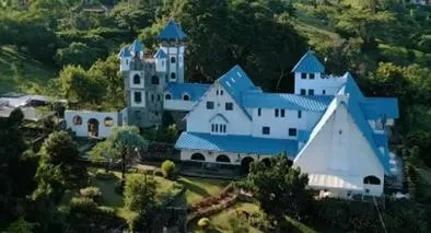 Conozca cómo llegar y dónde queda el castillo medieval de Colombia, que cuenta con una piscina natural y una espectacular vista.