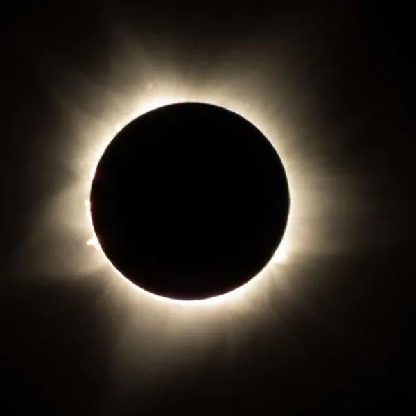 Foto de eclipse, en nota sobre qué relación entre eclipse solar y temblores en Nueva York.
