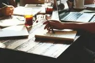 ¿Por qué un posgrado puede ser la clave del éxito profesional?