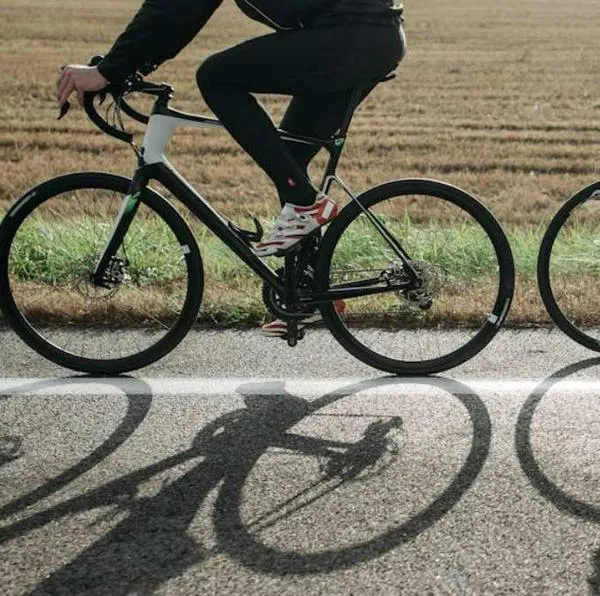 5 claves para salir a pasear con una bicicleta: llantas, frenos, cadena y más