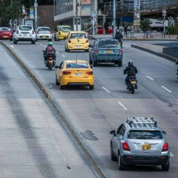 Nuevo pico y placa en Bogotá tendría nueva excepción para conductores en Bogotá. La medida salvaría a miles de conductores de los trancones. 