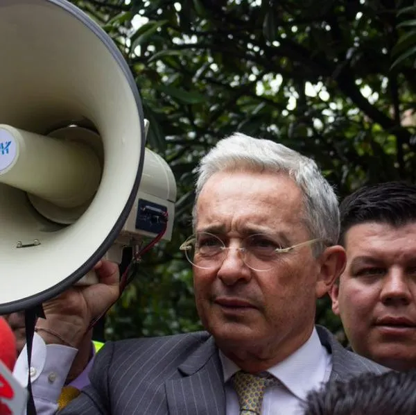 Álvaro Uribe compara la crisis de la salud con expropiación. 