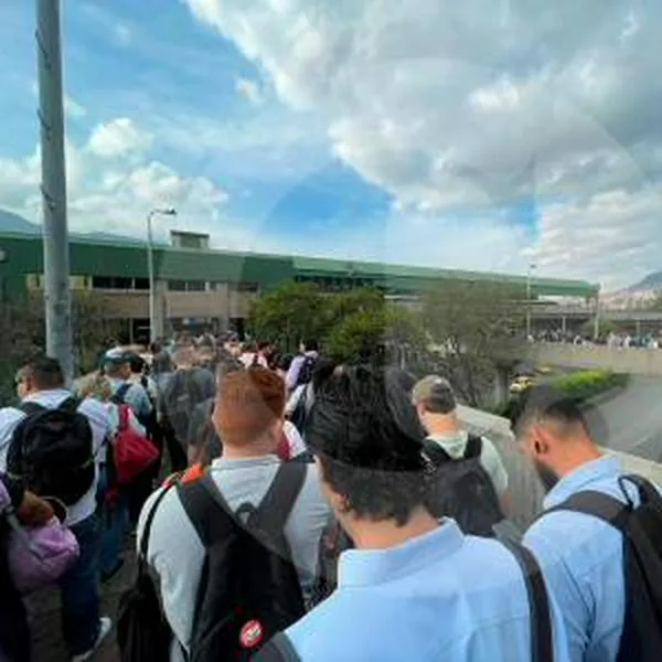 Metro de Medellín presenta retraso en la operación por falla en una puerta que obligó a evacuar un tren 