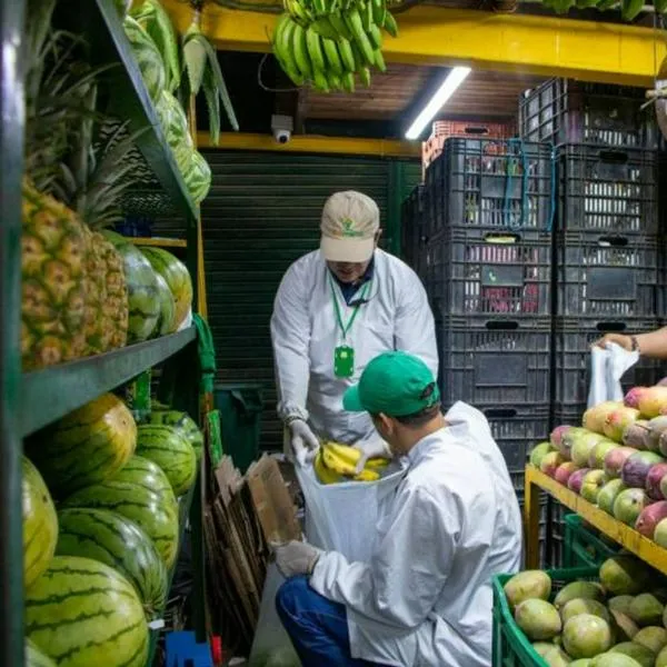 Así es como las plazas de mercado de Medellín recuperan alimentos para los más pobres