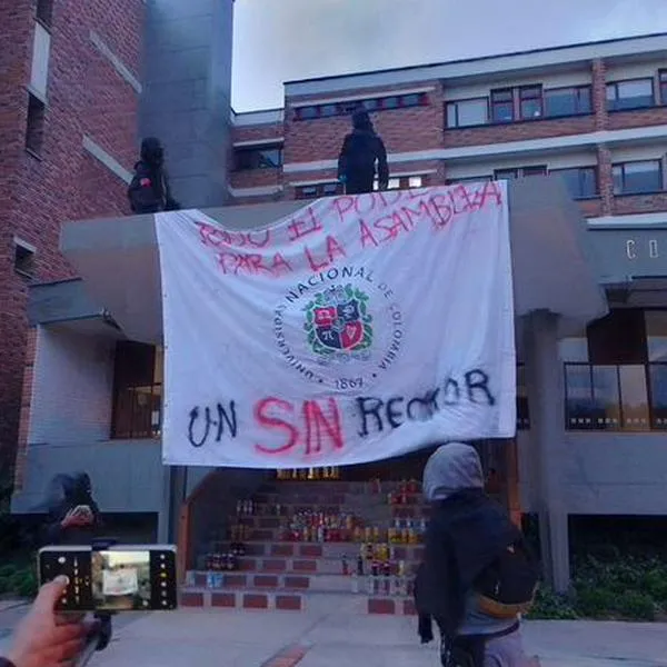 Encapuchados se tomaron edificio de la rectoría de la Universidad Nacional en Bogotá