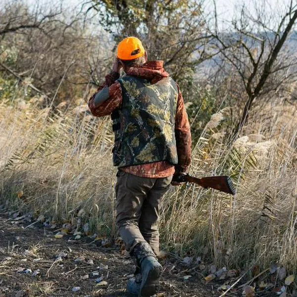 Imagen ilustrativa de cazador, a propósito de un hombre que se disparó por accidente en Valledupar mientras buscaba animales