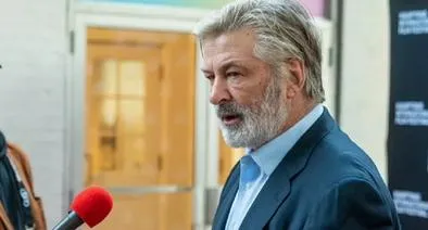 Alec Baldwin no habría controlado sus emociones en accidente de película Rust