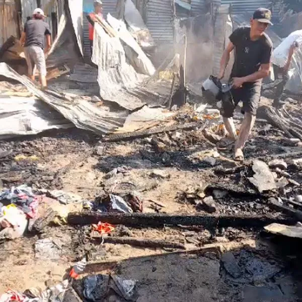 Incendio arrasó con dos viviendas en invasión de Valledupar: piden ayuda para familias afectadas