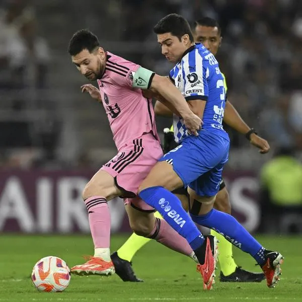 Stefan Medina marcando a Lionel Messi, en Monterrey vs. Inter Miami.