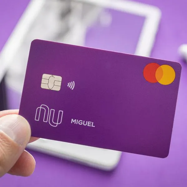 Nubank hace anuncio a sus clientes con una nueva cuenta para pagos en el exterior. El nuevo servicio se hará con una tarifa de conversión del 0,9 %.