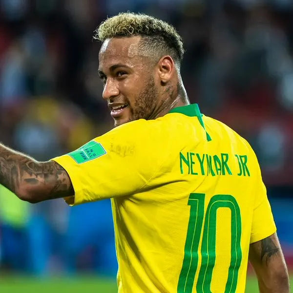 Neymar es nuevamente blanco de críticas y todo por un video en el que juega póker en medio de la celebración de 6 meses de su hija.