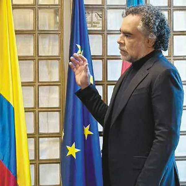 Armando Benedetti siendo nombrado embajador de Colombia en la FAO, cargo que perdería por una demanda