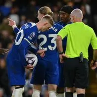 Jugadores del Chelsea se agarraron en la cancha por cobrar penal, pese a que iban goleando