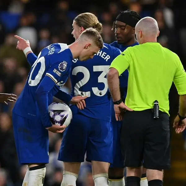 Varios jugadores de Chelsea discutieron en cancha, en medio del cobro de un penalti contra Everton