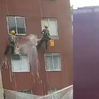Racionamiento de agua en Bogotá: lavaron fachadas de un conjunto residencial