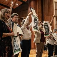 Ocho estudiantes de la Universidad Nacional desparecidos recibieron títulos