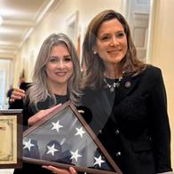 Homenaje a Vicky Dávila en EE. UU. por parte de la congresista del Partido Republicano, María Elvira Salazar