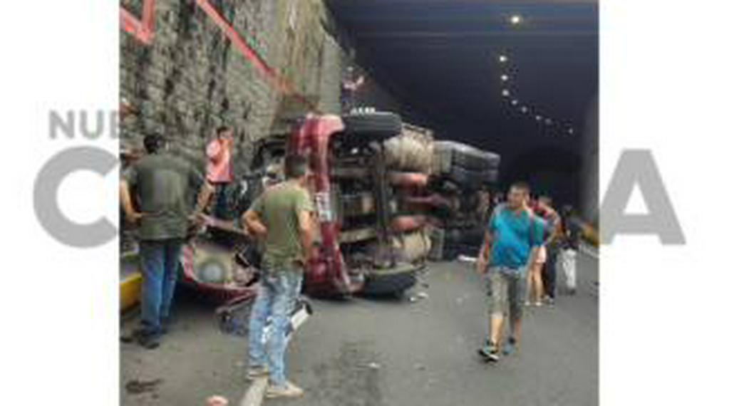 Camión se accidentó en el sector de Versalles, Calarcá