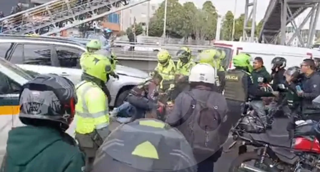 Fuerte pelea entre policías y motociclistas se presentó en Bogotá  