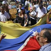 En medio de atropellos, oposición de Venezuela ya tiene candidato para enfrentar a Maduro