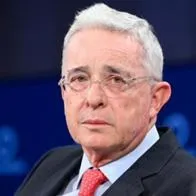 Álvaro Uribe afirma que hay montaje en juicio en contra de él y mostró pruebas