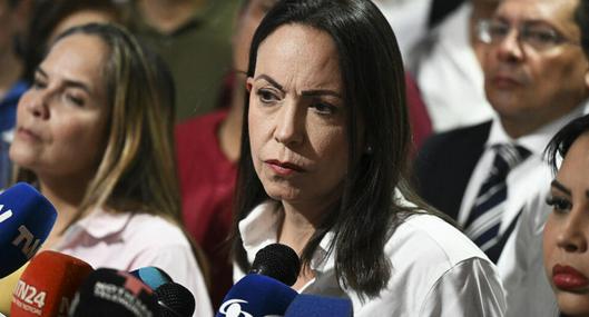 María Corina Machado da su apoyo a Edmundo González como candidato de la oposición a Maduro