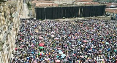Protestas en Bogotá contra Gustavo Petro llenaron la Plaza de Bolívar