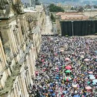 Protestas contra Gustavo Petro llenaron Plaza de Bolívar. 