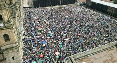 Así estuvo la Plaza de Bolívar de Bogotá durante las marchas contra Gustavo Petro, el 21 de abril. Hollman Morris dice que en las manifestaciones agredieron a 4 periodistas de RTVC