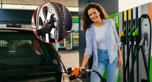 Imagen de mujer tanqueando carro por nota sobre gasolina