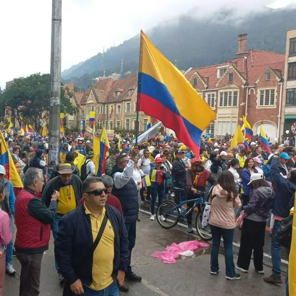 Marchas contra Gustavo Petro el 21 de abril por las que el presidente hizo una reunión con funcionarios cercanos.