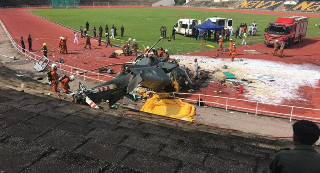 Trágico accidente aéreo en Malasia: dos helicópteros chocaron y hay 10 muertos por la fuerte colisión en el aire. Las víctimas no se han identificado. 