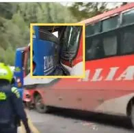 Grave accidente en la vía La Calera-Bogotá: 4 heridos, dejó un choque entre un SITP y un bus intermunicipal en el kilómetro 4,5.  