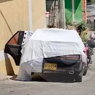 Nadie quiere hacer el levantamiento de un cadáver dentro de un vehículo en Bucaramanga