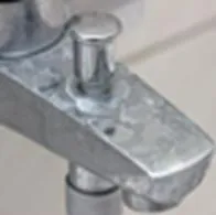 ¿Cómo quitar las manchas de las llaves del baño? 