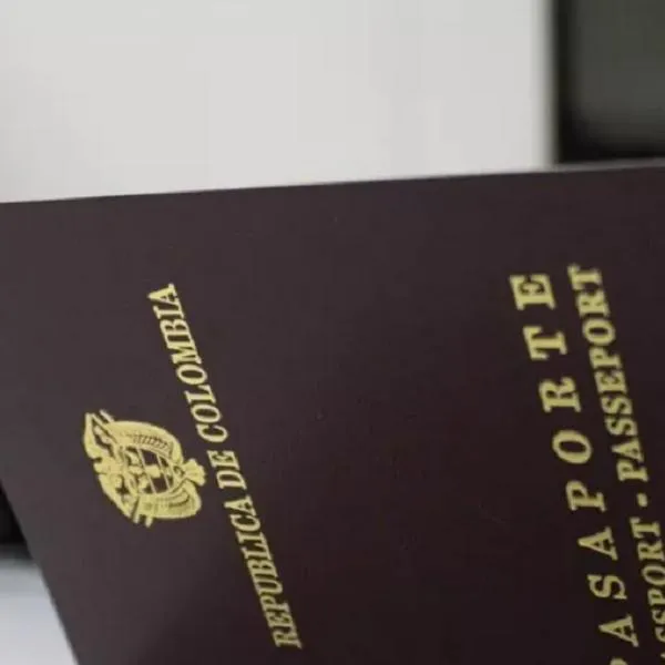 Pasaportes en Bogotá siguen demorados: Cancillería tiene lío de Internet