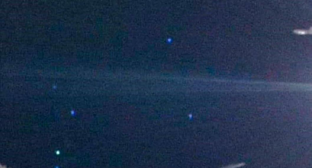 Paisas consideraron que luces en el cielo eran ovnis y les pegaron aterrizada: se tratan de unos satélites del famoso empresario Elon Musk,