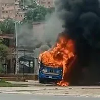 Protestas hoy en Bogotá: queman SITP frente a Universidad Distrital centro