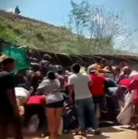 Saquearon camión que se volcó en Cesar:; en 15 minutos se llevaron 30 toneladas de arroz