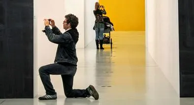 Foto de visitantes, en nota de museos en Bogotá poco conocidos, entre vidrios, momias y más.