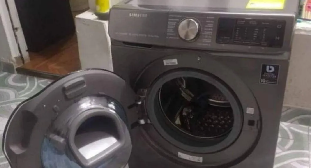 Foto de lavadora, en nota de cómo eliminar las manchas negras de ese electrodoméstico con truco casero y muy sencillo